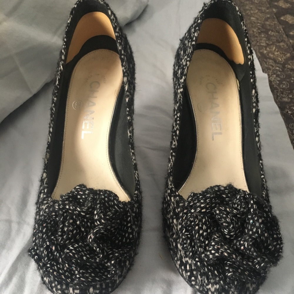 CHANEL black & white Tweed Camellia Flower Heel